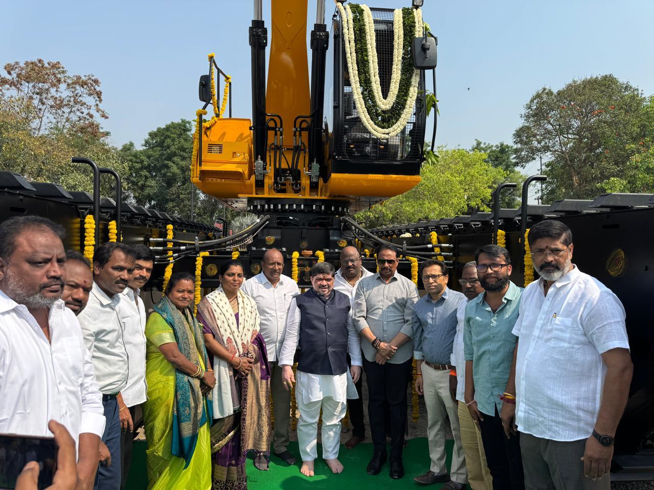 Autocracy Machinery deploys amphibious excavator for Hussain Sagar rejuvenation in Hyderabad